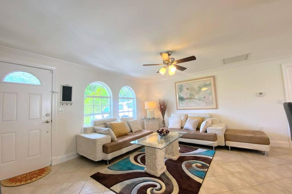 Cheerfull 4/Bed/ 3 Bath / Pool / Best Location เนเปิลส์ ภายนอก รูปภาพ
