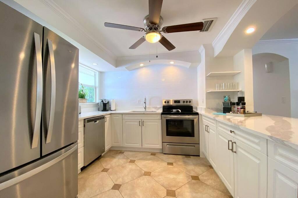 Cheerfull 4/Bed/ 3 Bath / Pool / Best Location เนเปิลส์ ภายนอก รูปภาพ