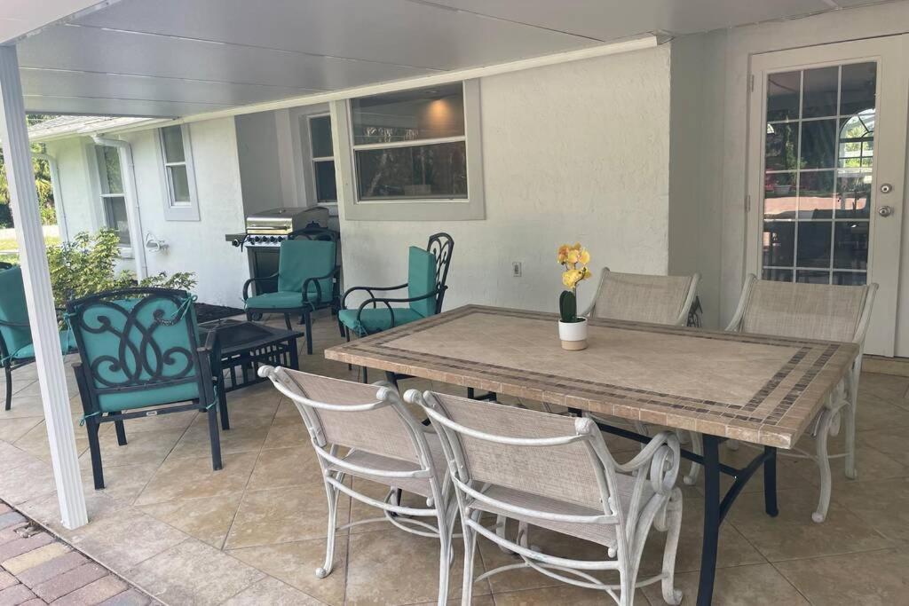 Cheerfull 4/Bed/ 3 Bath / Pool / Best Location เนเปิลส์ ภายนอก รูปภาพ