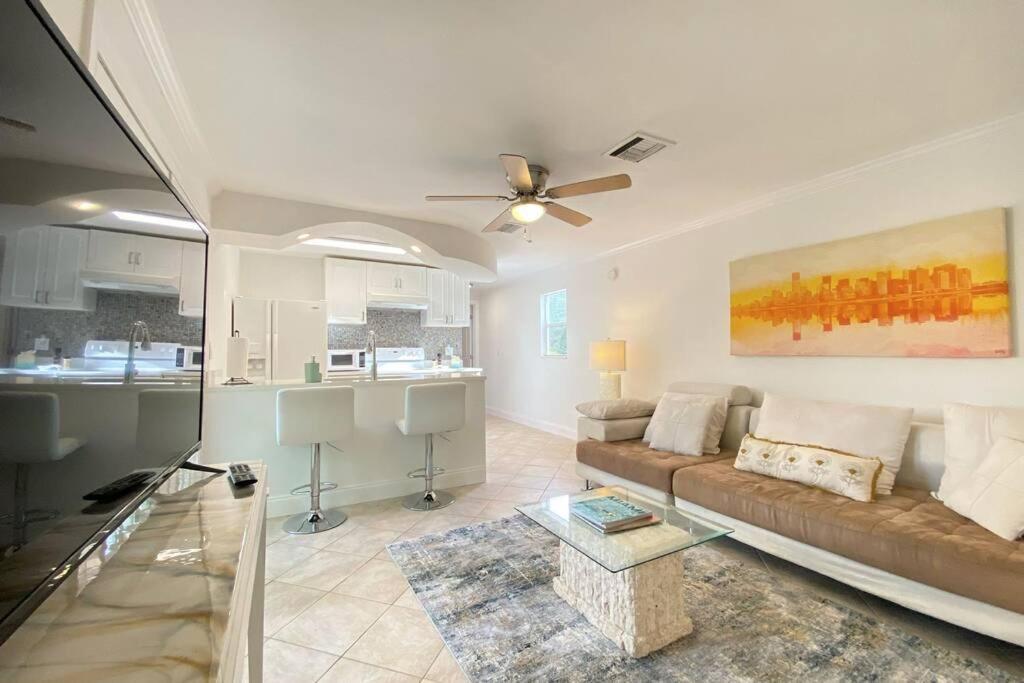 Cheerfull 4/Bed/ 3 Bath / Pool / Best Location เนเปิลส์ ภายนอก รูปภาพ